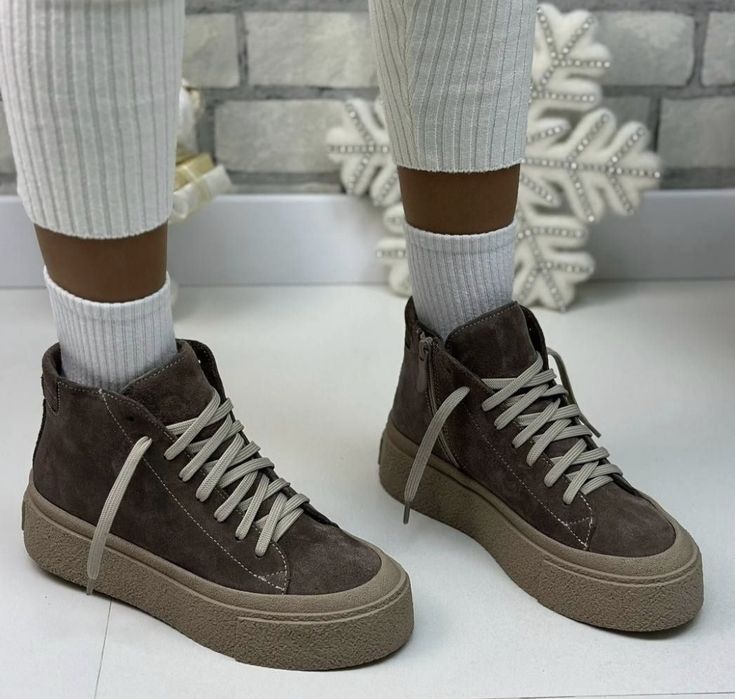 Продам черевики зимові