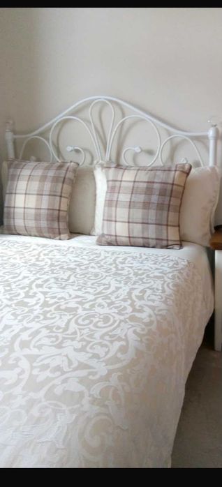 Cama de corpo e meio (de casal pequena)
