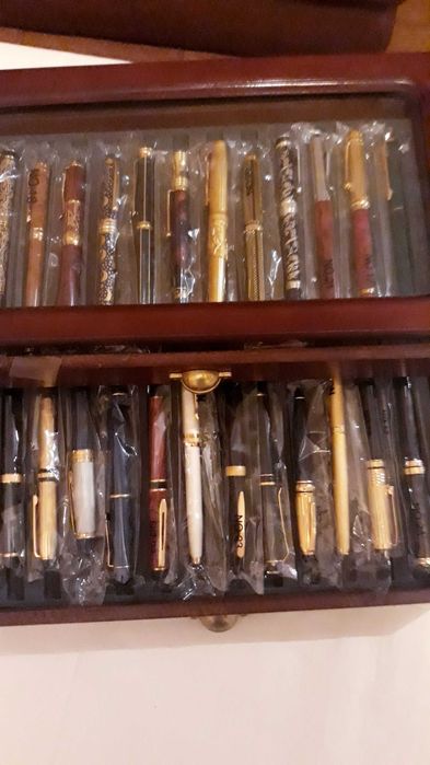 Canetas de coleção com expositor