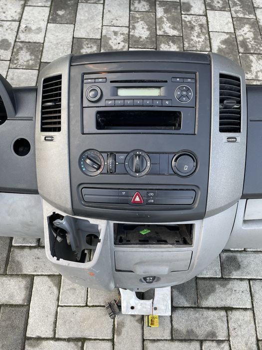 Торпедо / панель Mercedes Sprinter W906 / Crafter