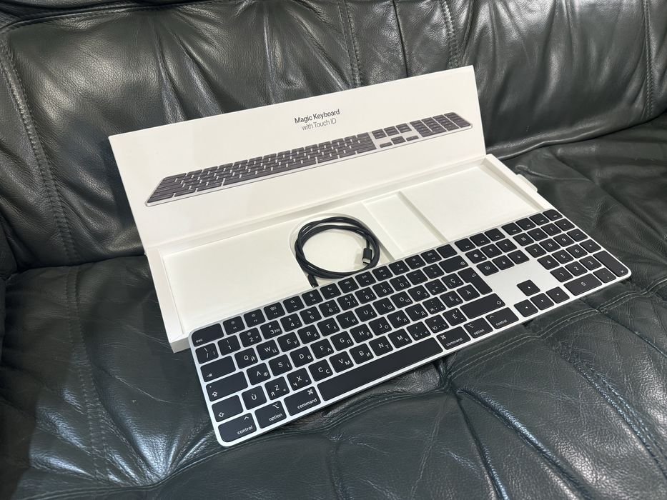 Клавіатура Magic Keyboard with Touch ID and Numeric Black (MMMR3)