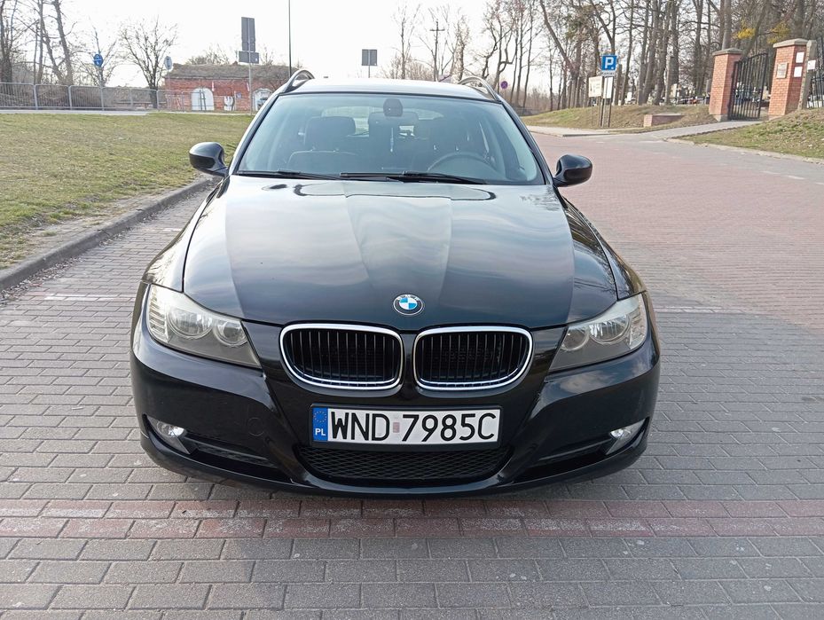 BMW E90 318i 2,0 benzyna 2010 rok