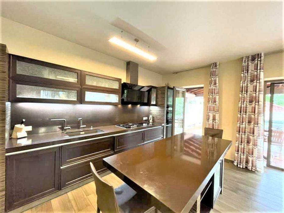 Дом с жилым подвалом 18 соток Свой парк 3 мастер спальни Б Фонтан