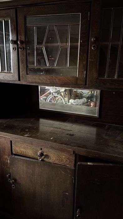 Антикварный шкаф-сервант