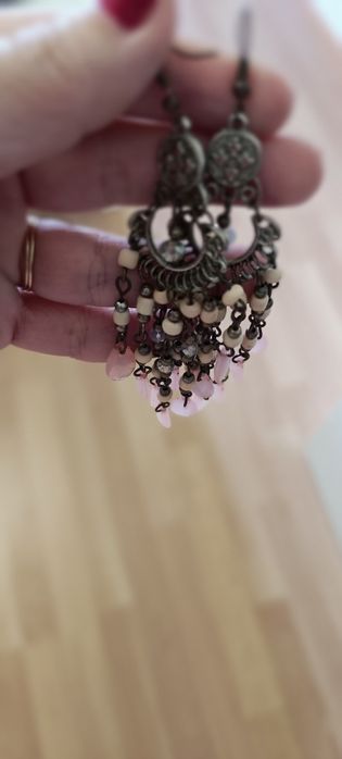 Brincos compridos cor de rosa . Usados. Bom estado..leves