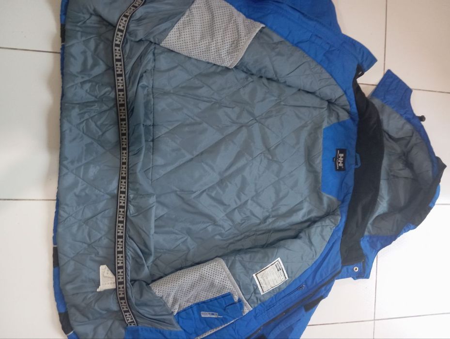 Продам фирменную теплую мужскую куртку.Фирма HH.размер XXL.
