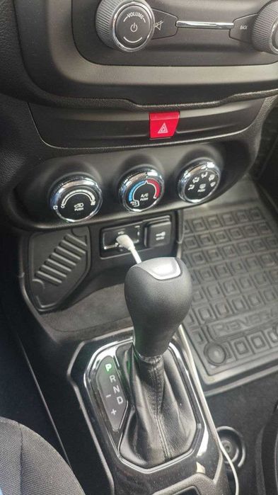 Автомобіль JEEP Renegade