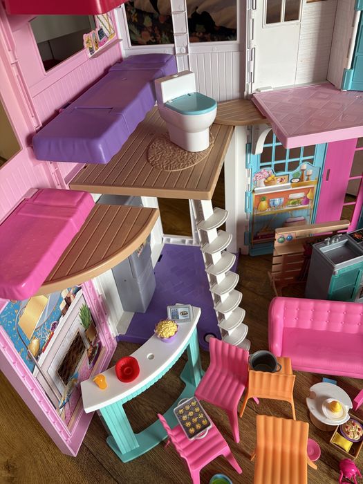 Zestaw Barbie domek wraz z akcesoriami stan bdb -TYLKO ODBIOR OSOBISTY LODZ