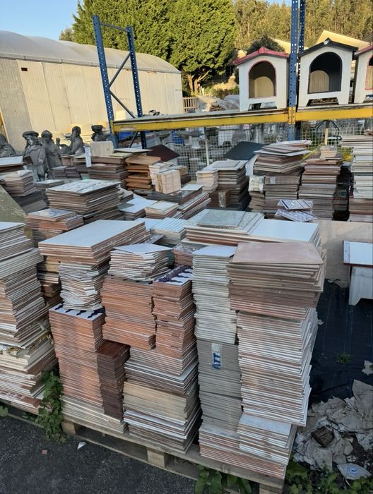 Grande Lote Restos de Tijoleiras
