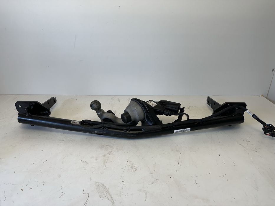 Hak holowniczy  Volkswagen T7  7T0.803.881 C .