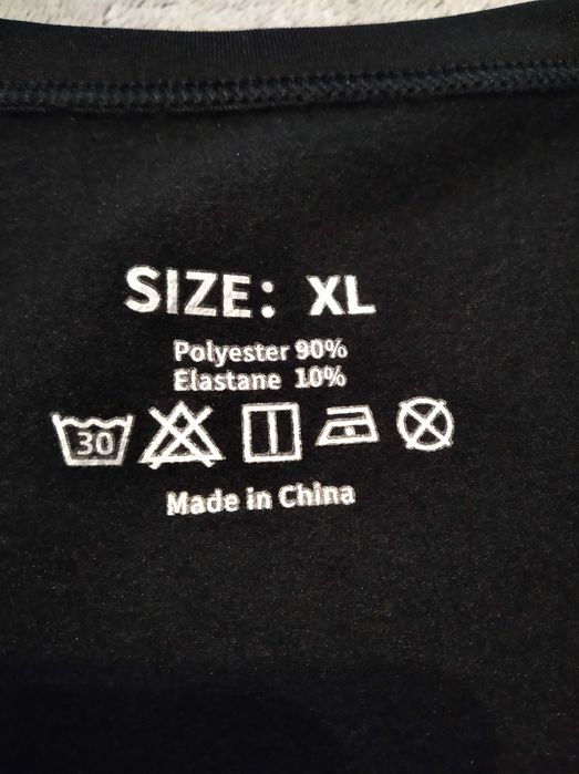 Nowy komplet męskiej bielizny termicznej w rozmiarze XL.