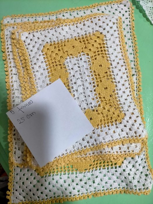 Panos de crochê tradicionais feitos a mão