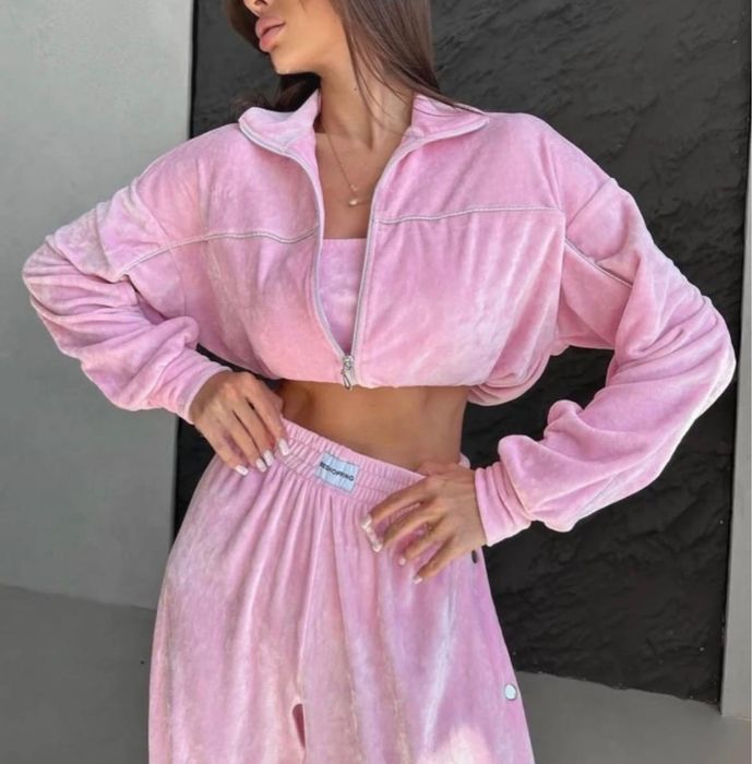 Fato feminino novo