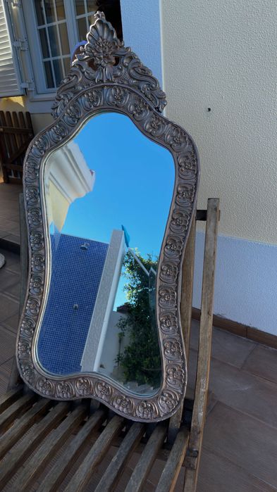 Espelho decorativo com marcas da idade