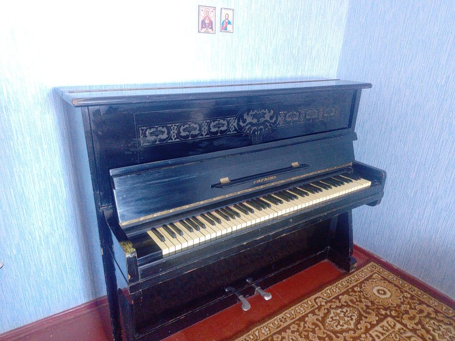 Фортепіано "Україна", Чернігів