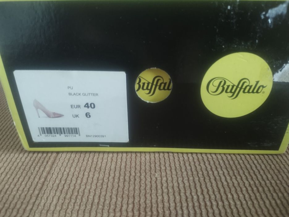 Buty na obcasie r.40