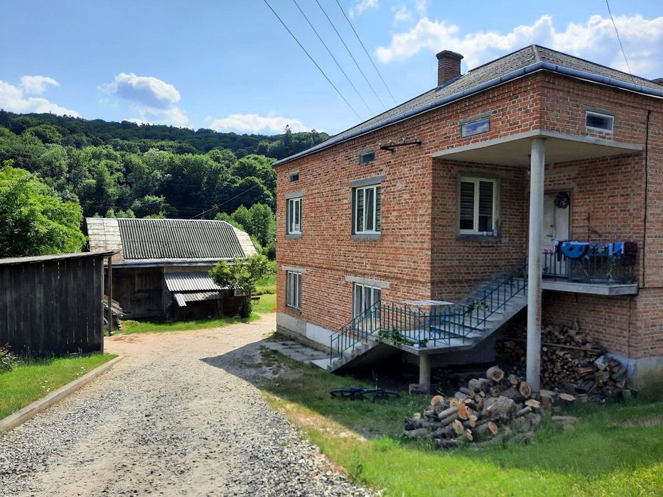 Продаж будинок 224 м2, ділянка 1 га, ліс, озеро, с. Бережани