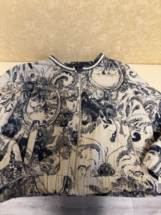 Продам бомбер манго