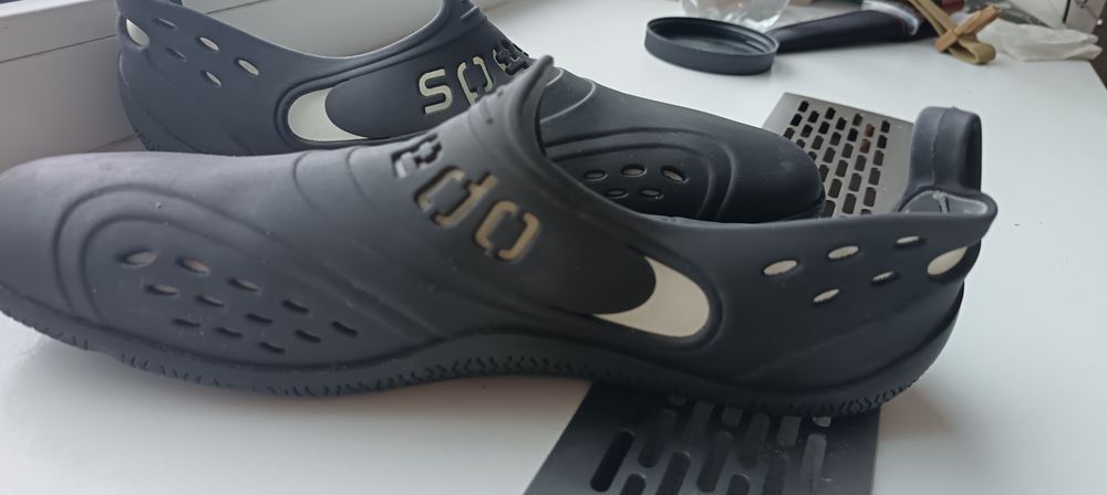 Продам аквашузи протикоралові