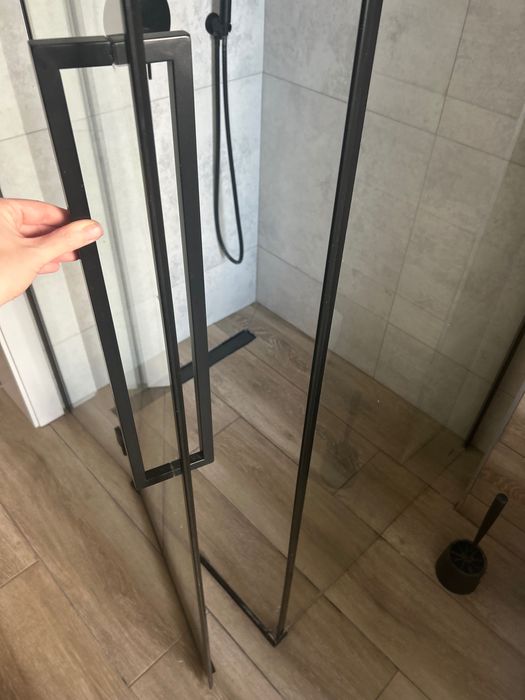 Kabina prysznicowa czarne elementy