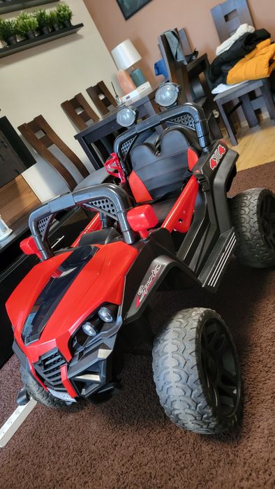 Autko 4x4 duże +  zdalnie sterowany , nowy aku , audio