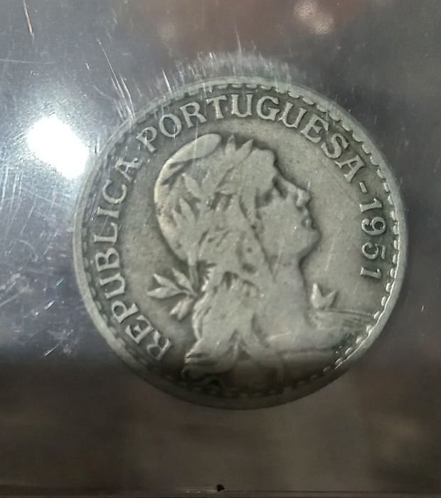 Várias moedas de 1 escudo a partir de 20 euros
