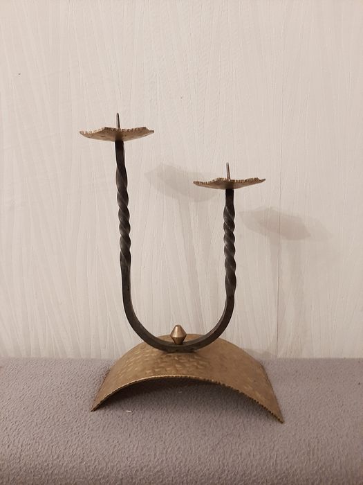 Dwuramienny świecznik mosiężny brutalizm metaloplastyka PRL