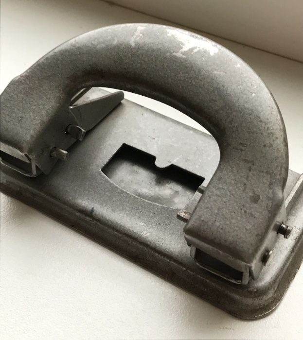 Дырокол железный ссср