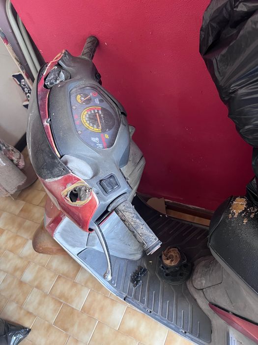 Kynco 50cc avariada