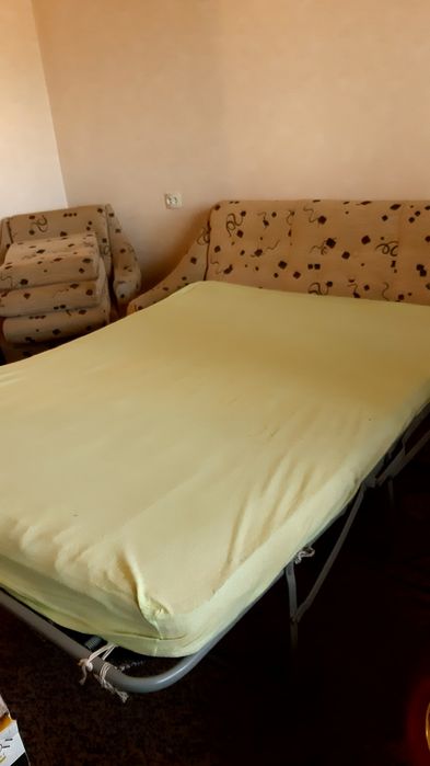 Продається диван і два крісла