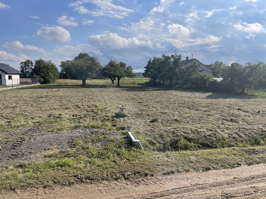 SPRZEDAM działkę z WZ 1500 m2
