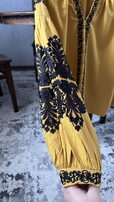 Жіноча вишиванка