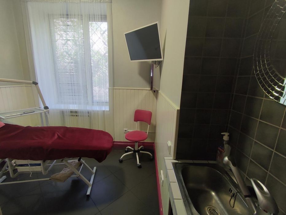 Продаж діючого салону краси з обладнанням