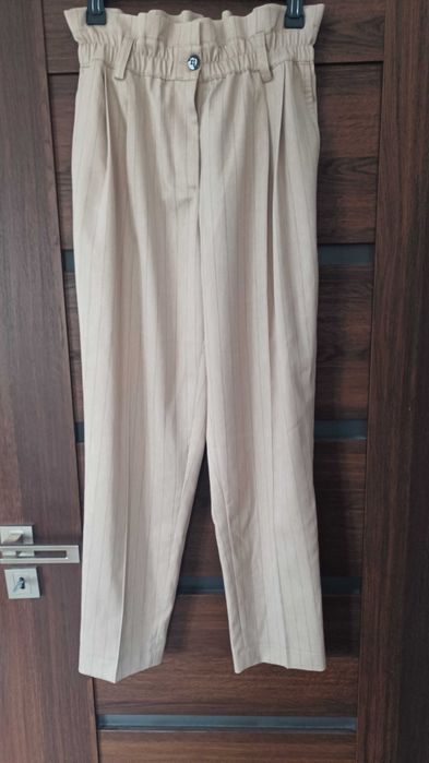 Spodnie cygaretki Motive and More