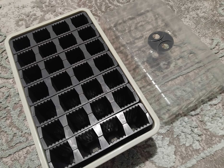 Mini szklarnia na parapet propagator