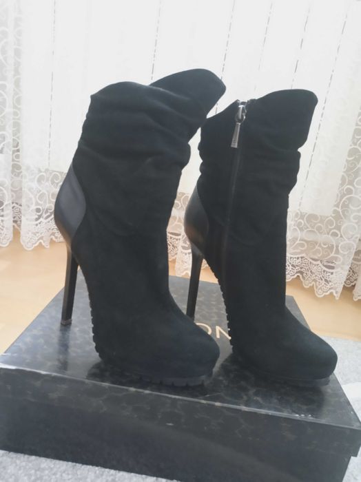 Жіноче взуття Basconi.