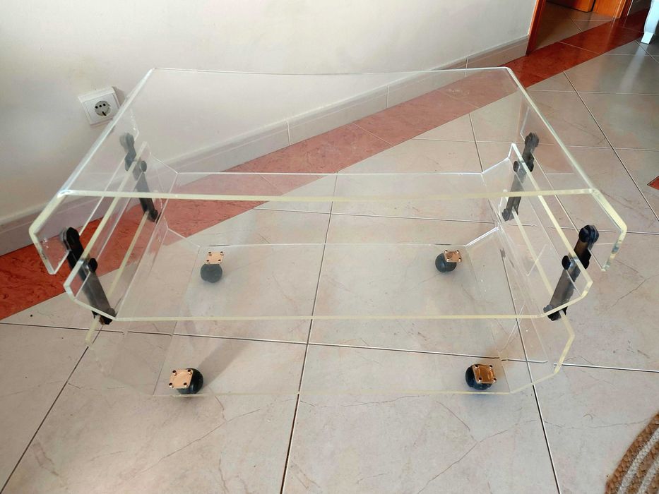 Mesa em Acrílico
