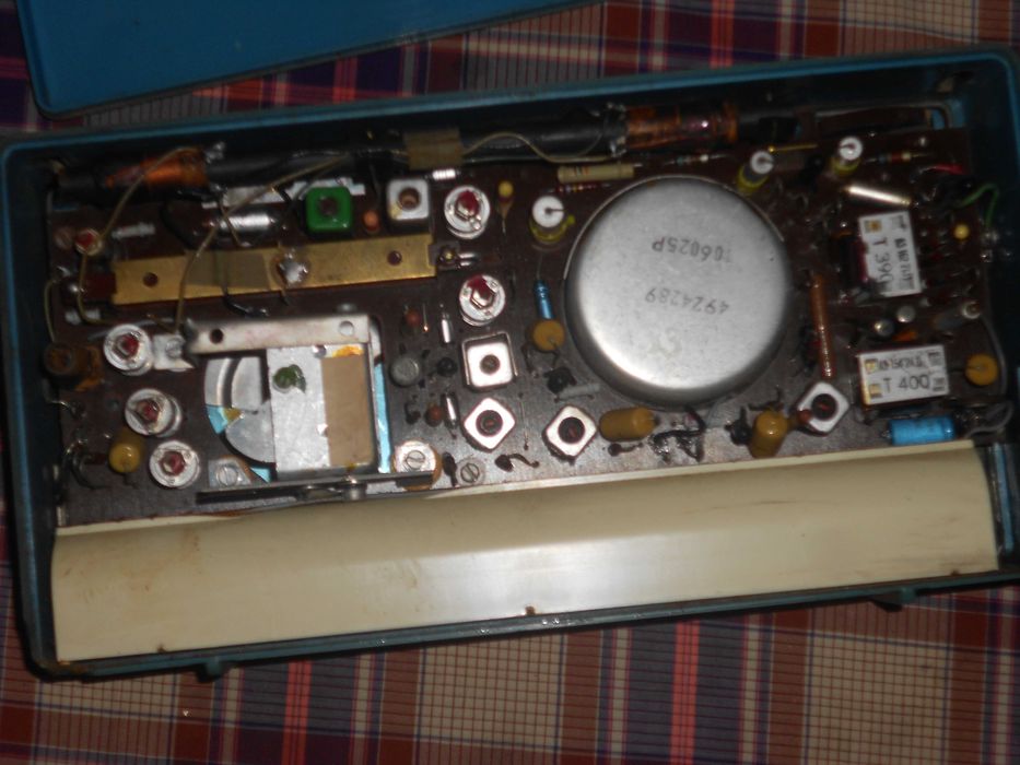Radio antigo vintage a pilhas Philips
