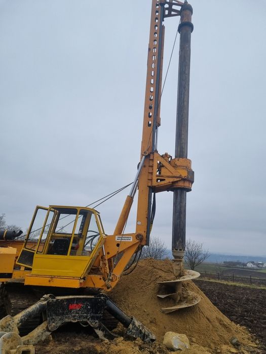Бурова установка. Сваї. MAIT HR 110 BAUER Свайне поле підпірна стіна