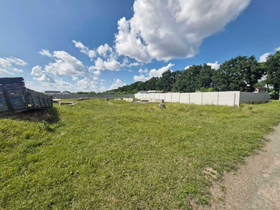 Продаж ділянки під житлову забудову в Бохониках