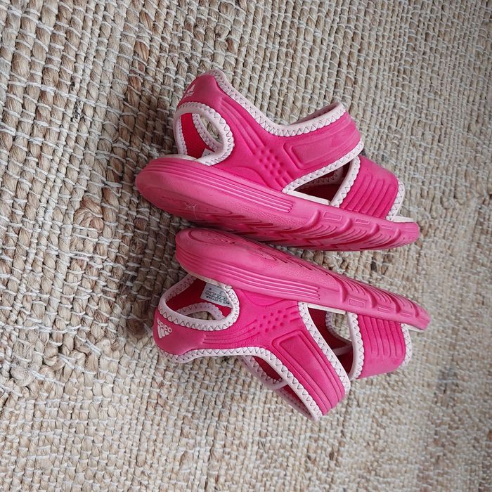 Sandałki Adidas w rozmiarze 25