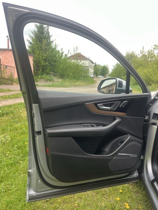 Продам Audi Q7 2017