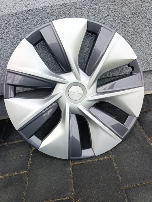 три ковпаки tesla model Y R19