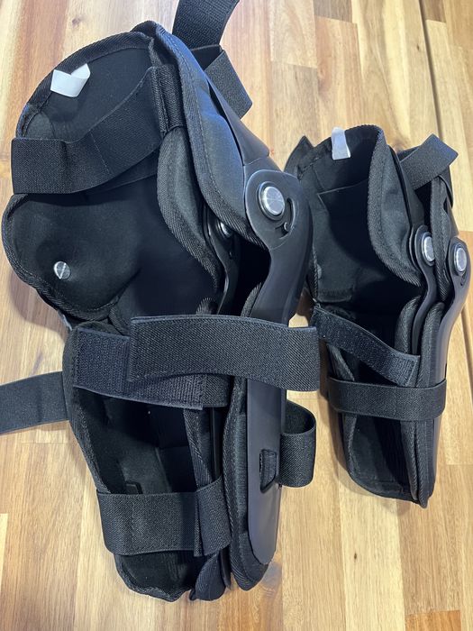 Joelheiras e cotoveleiras novas tamanho M/L para moto/bicicleta