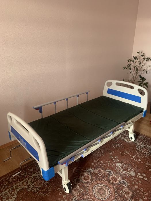 Ліжко медичне для лежачих