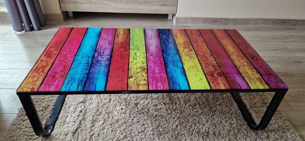 Ława szklana na metalowych nogach