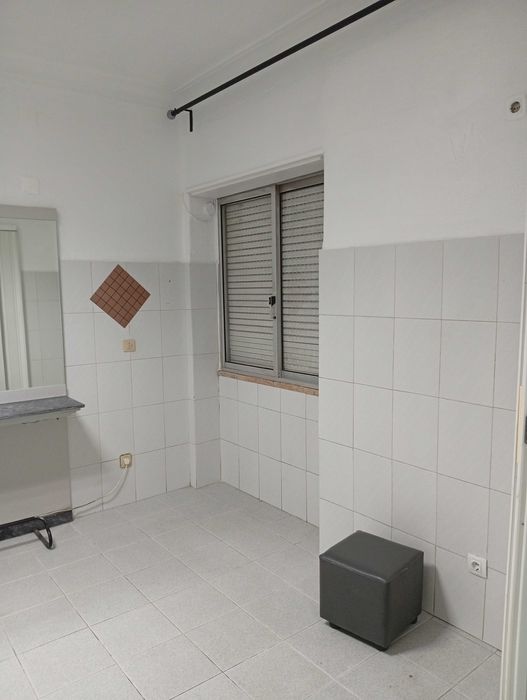 Salão de Cabeleireiro, barbeiro para Arrendar – Falagueira, Amadora