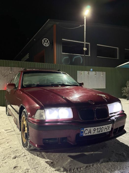 Продам терміново бмв е36
