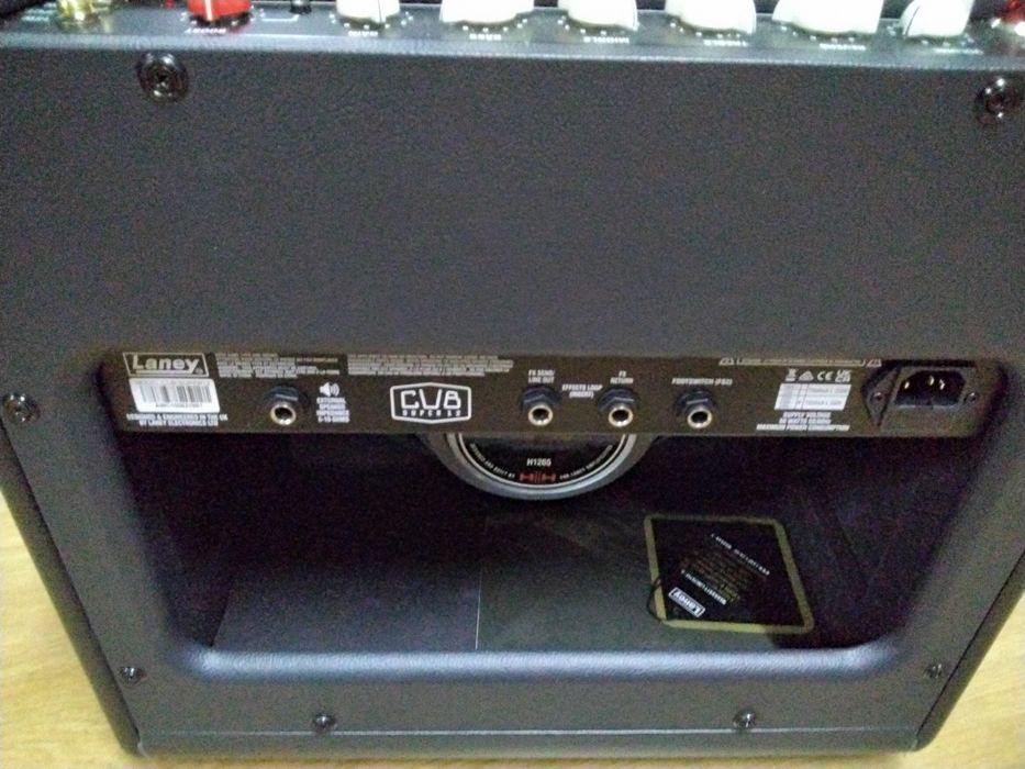 Laney sùpercub 12, 1 ou 15 watts, 4xvalvulado, Impecavel, novo! Embalagem original com livros, capa propria.