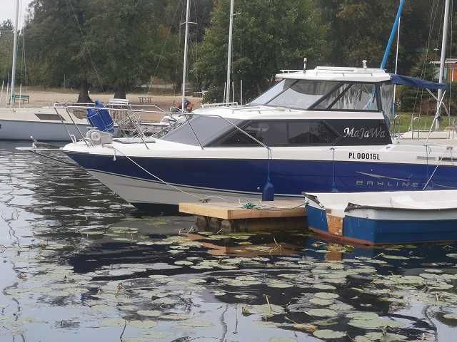 Atrakcyjny Jacht Kabinowy hausbot  Lodz motorow Bayliner 2452  zamiana